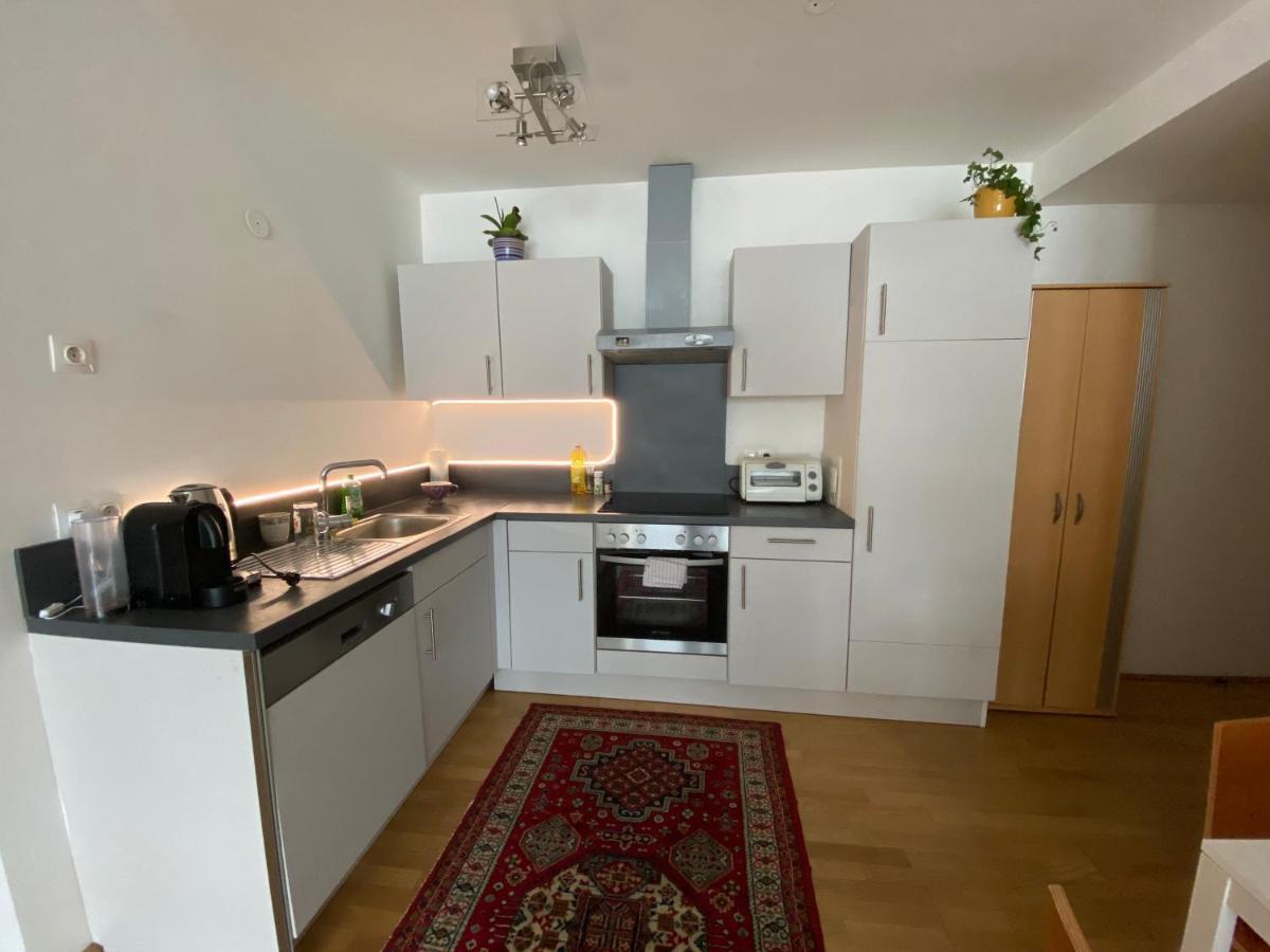 Apartment 9 Stops Away From City-Centre Wina Bagian luar foto