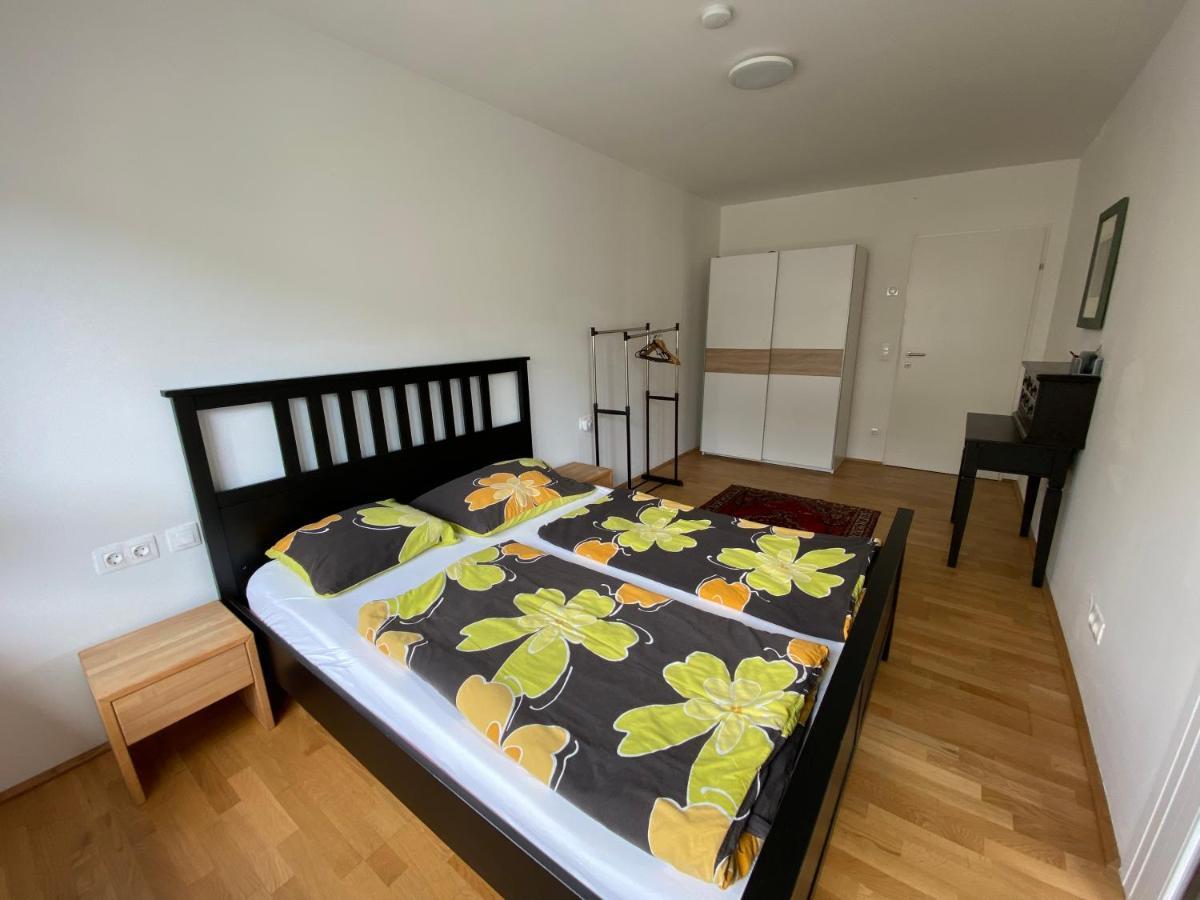 Apartment 9 Stops Away From City-Centre Wina Bagian luar foto